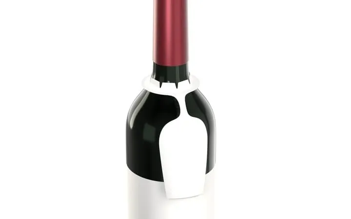 Hangtag an Weinflasche Hangtag an Weinflasche