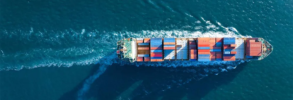 Container auf Frachtschiff Container auf Frachtschiff