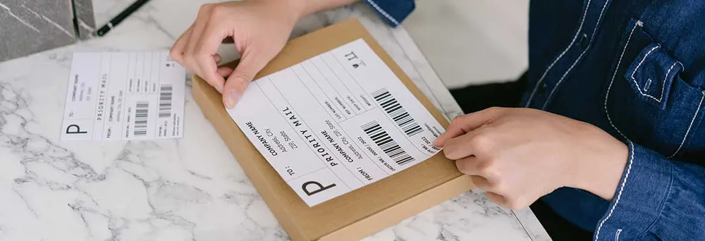 Adressetikett zum Versand von Paketen Adressetikett zum Versand von Paketen