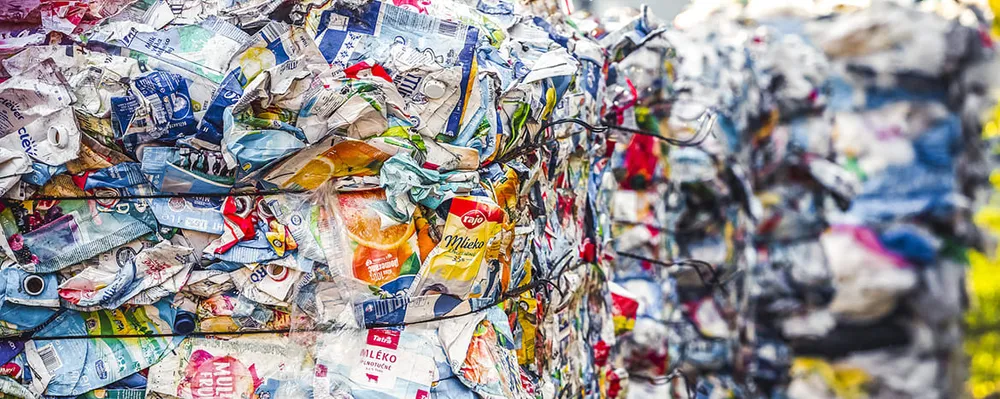 Müllhaufen mit Kunststoff 