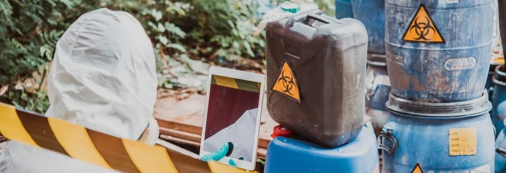 Gefahrenstoff Kennzeichnung auf Kanistern Gefahrenstoff Kennzeichnung auf Kanistern