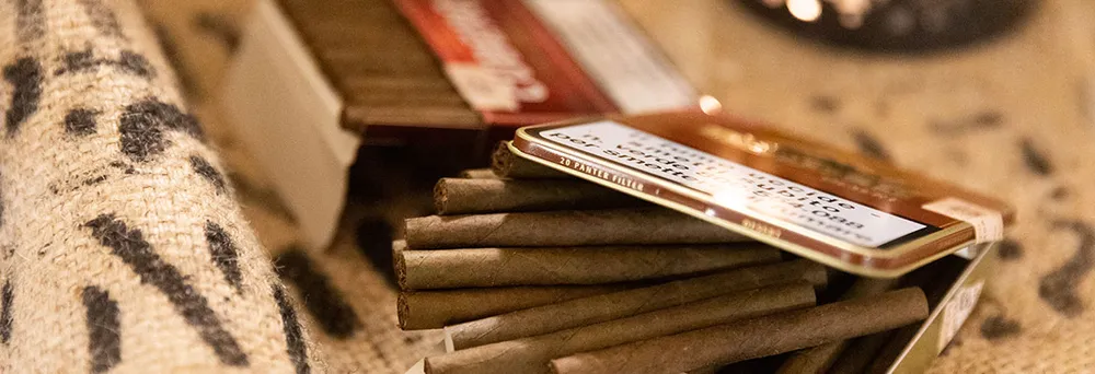 Tabakverpackung mit Warnhinweis Tabakverpackung mit Warnhinweis