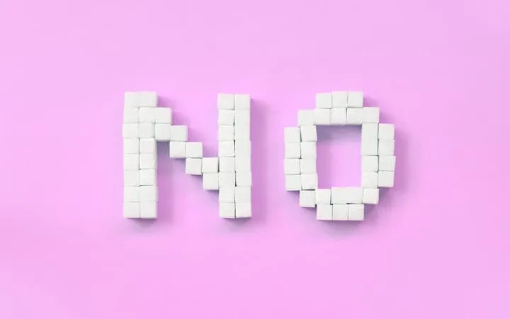 NO aus Zuckerwürfeln geschrieben