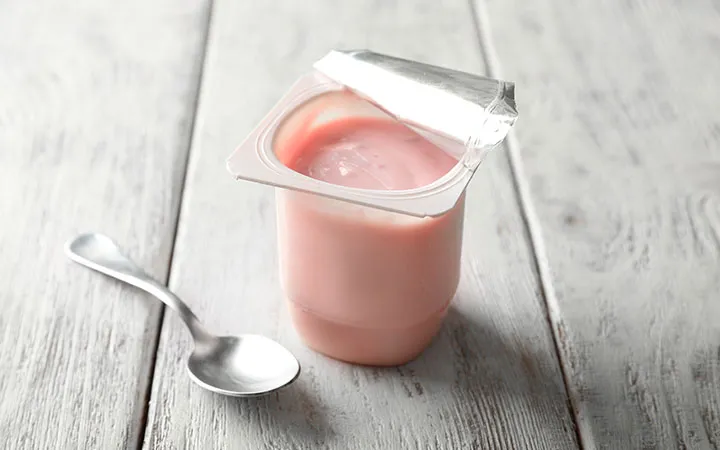 Joghurtbecher aus Monomaterialien - Drei Komponenten Becher Joghurtbecher aus Monomaterialien - Drei Komponenten Becher