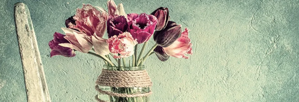 Retro Design einer Vase mit Blumen Retro Design einer Vase mit Blumen