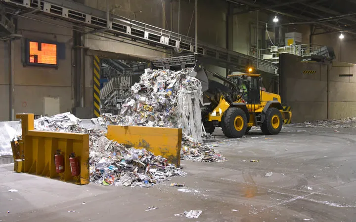 Große Menge an Papierabfall, welche recycelt wird Große Menge an Papierabfall, welche recycelt wird