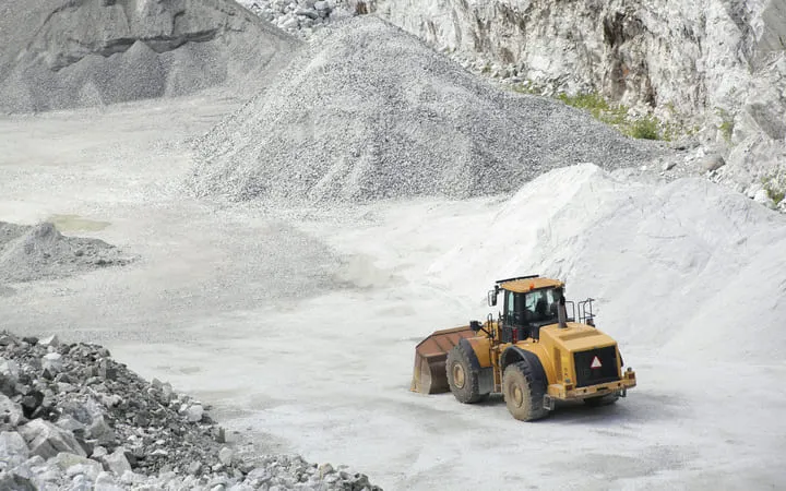 Etikettenherstellung aus zermahlenem Stein  Etikettenherstellung aus zermahlenem Stein