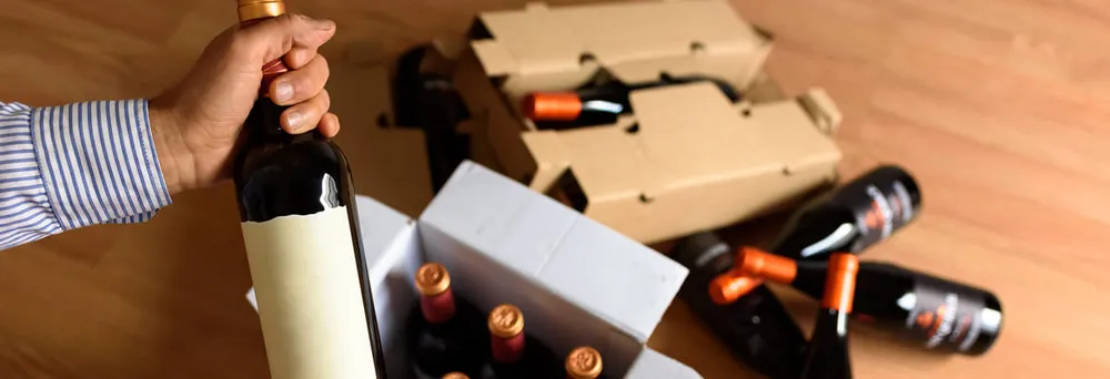 Weinflaschen in Flaschenkarton Weinflaschen in Flaschenkarton