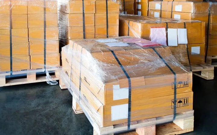 Versandkartons auf Palette Versandkartons auf Palette