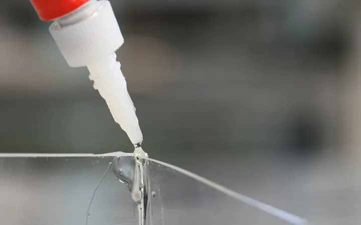 Hochviskoses Silikon und Hot-Melt-Klebstoff Hochviskoses Silikon und Hot-Melt-Klebstoff