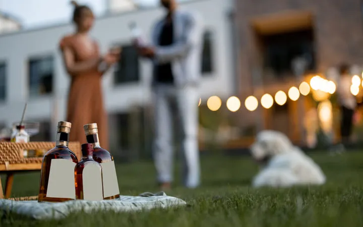 Flaschenetiketten auf Gin  Flaschenetiketten auf Gin