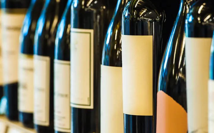 Weinflasche mit Etikett Weinflasche mit Etikett