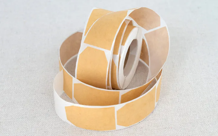 Papieretiketten auf Rolle Papieretiketten auf Rolle