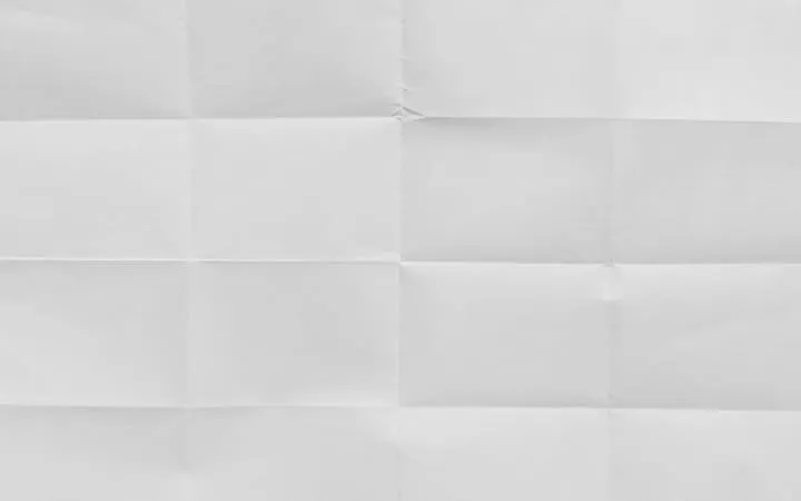 Papier nach Kreuzfalz gefaltet