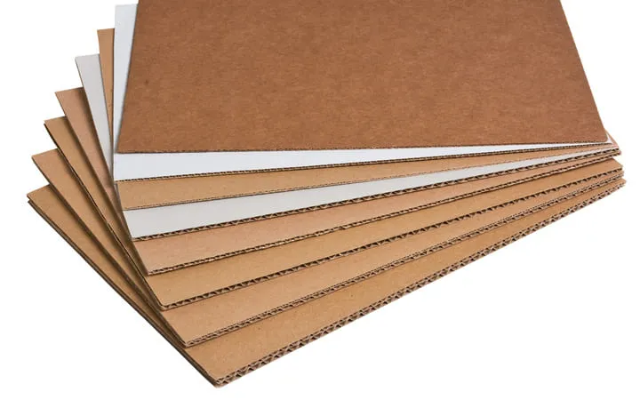 Weiße und braune Wellpappe Weiße und braune Wellpappe