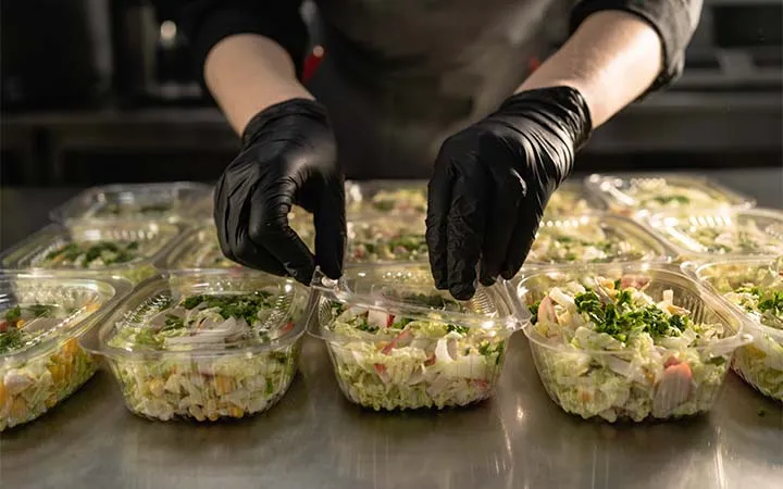 Lebensmittel in Kunststoffverpackung Lebensmittel in Kunststoffverpackung