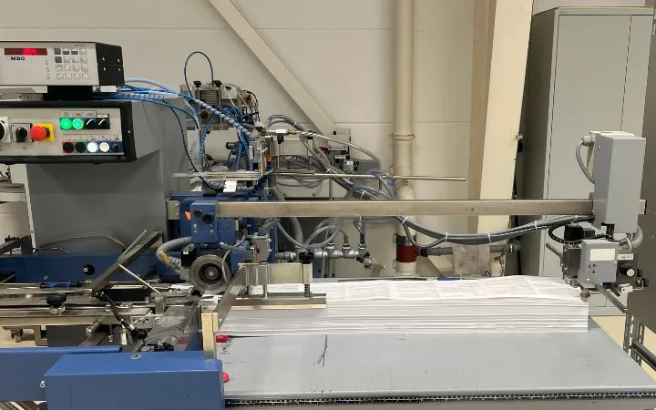 anderes Modell einer Falzmaschine anderes Modell einer Falzmaschine