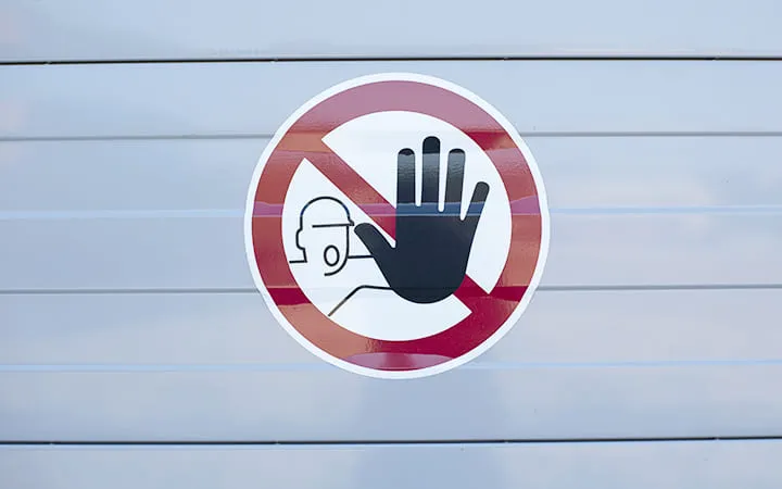 Etikett mit "Zutritt für Unbefugte verboten" Warnhinweis Etikett mit "Zutritt für Unbefugte verboten" Warnhinweis