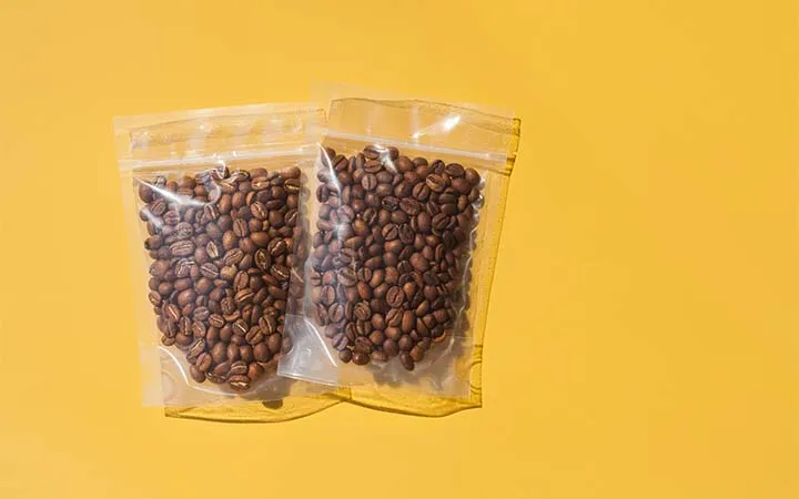 Standbodenbeutel transparent mit Kaffee Standbodenbeutel transparent mit Kaffee