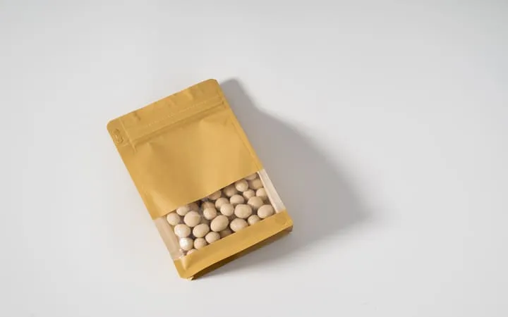 Standbodenbeutel mit transparenter Folie Standbodenbeutel mit transparenter Folie