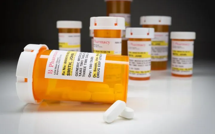 Tubes pharmaceutiques avec étiquettes thermiques Tubes pharmaceutiques avec étiquettes thermiques